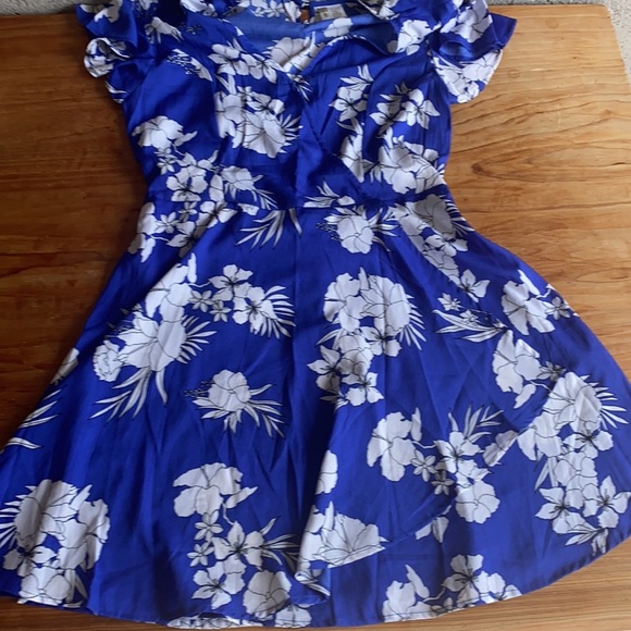 Japna Wrap Style Hawaiian print dress - Picture 14 of 14